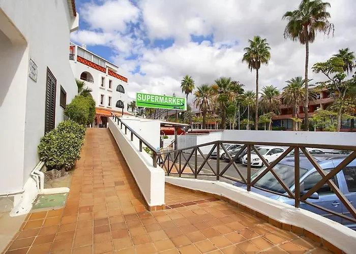 Robert Playa De Américas * Playa de las Américas