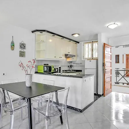 Robert Playa De Américas * Playa de las Américas